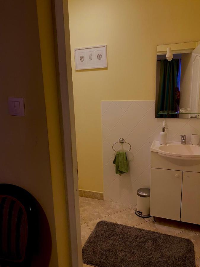House In The Woods Bed & Breakfast เรชิตา ภายนอก รูปภาพ